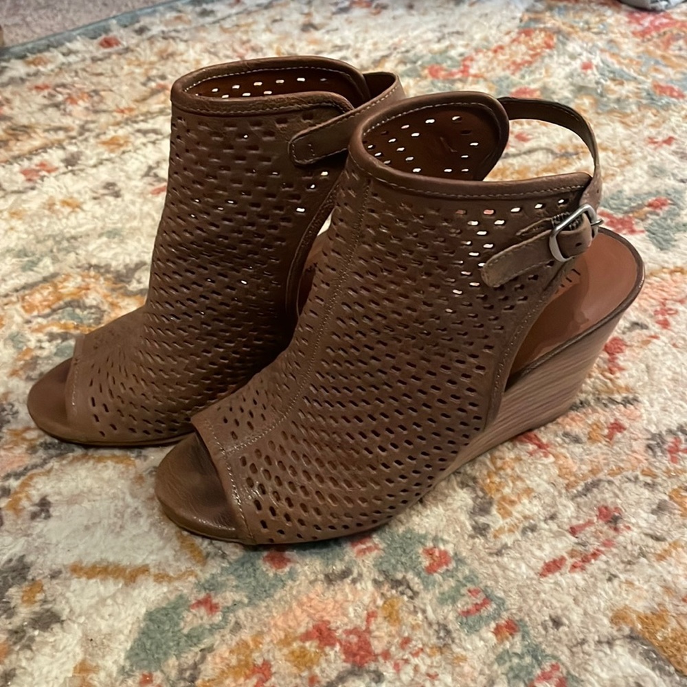 🍀 Lucky Brand - Wedge Sandal - Size 7